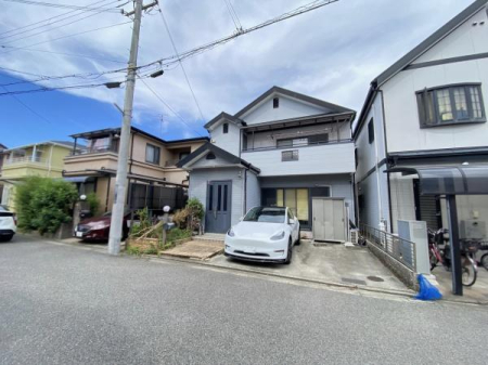 �O�ʓ��H�܂ތ��n�ʐ^ �������{�݂��[�����Ă���֗��ȗ��n�ł���