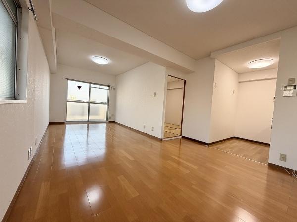 ���r���O -