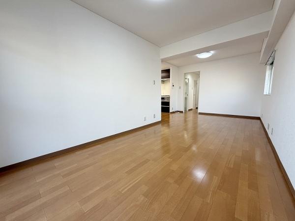 ���r���O -