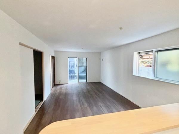 ���r���O -