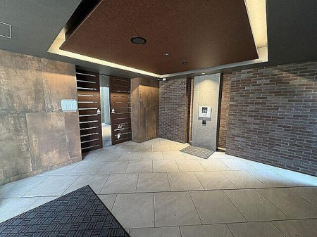 �G���g�����X -