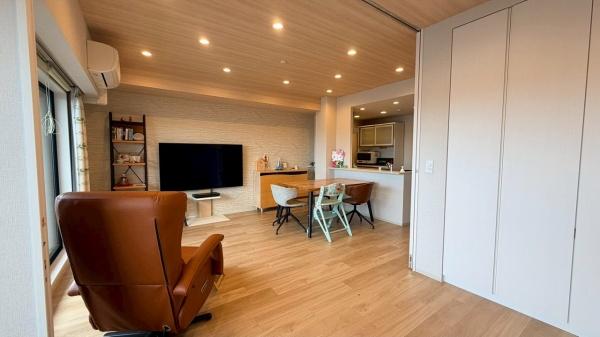 ���r���O -