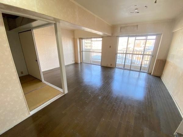 ���r���O -