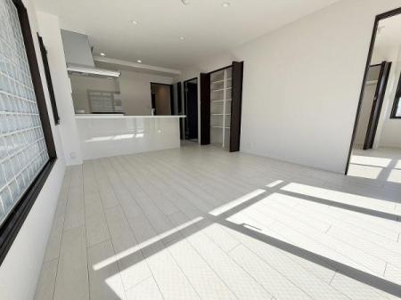 ���r���O -