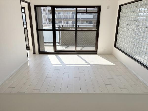 ���r���O -