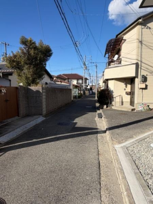 �O�ʓ��H�܂ތ��n�ʐ^ ��ʓ��H�̊p�Ƃł��B