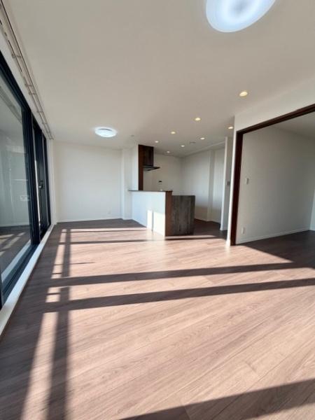 ���r���O -