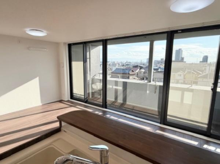 ���r���O -