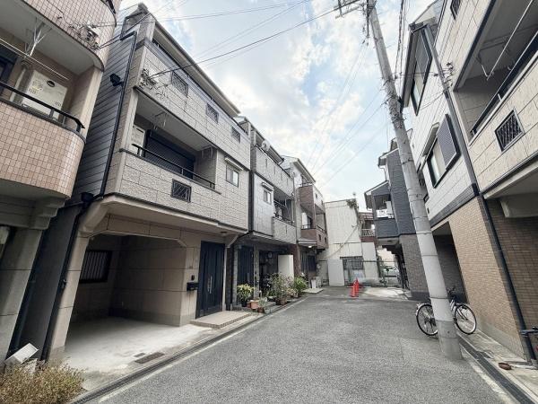 �O�ʓ��H�܂ތ��n�ʐ^ -