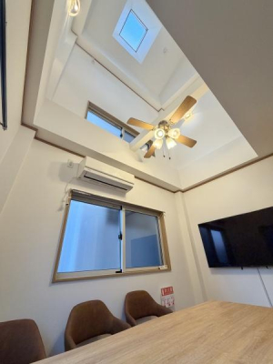 ���r���O -