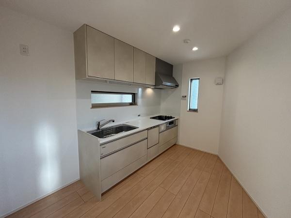 ���r���O -