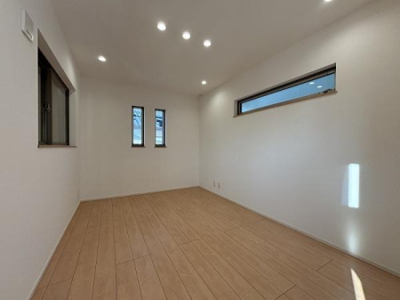 ���r���O -