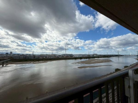 �Z�˂���̒��]�ʐ^ -