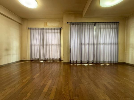 ���r���O -