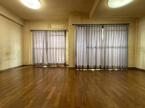 ���r���O -