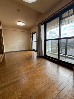 ���r���O -