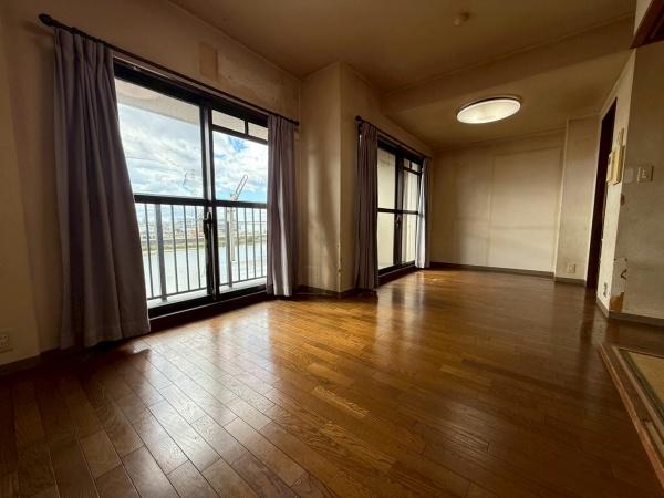 ���r���O -