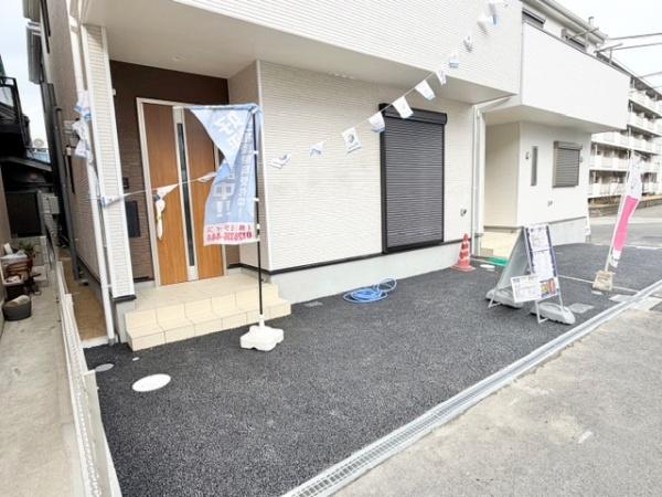 �O�ʓ��H�܂ތ��n�ʐ^ -