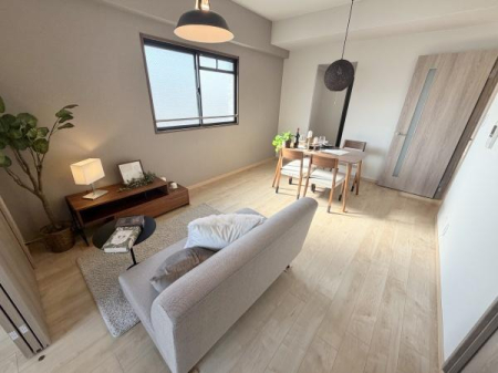 ���r���O -