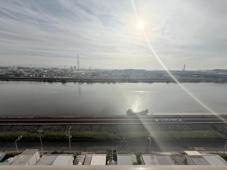 �Z�˂���̒��]�ʐ^ -