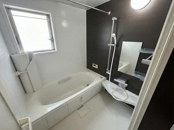 ���� �o�X���[���͗�����������Ԃ����o���Ă���A��ꂽ�̂�����Ă���܂��B
���ʐ^�͉Ƌ�������H���Ă���܂��B