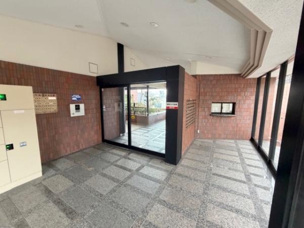 �G���g�����X ��z�{�b�N�X���������Ă��܂��B