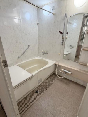 ���� �o�X���[���͗�����������Ԃ����o���Ă���A��ꂽ�̂�����Ă���܂��B