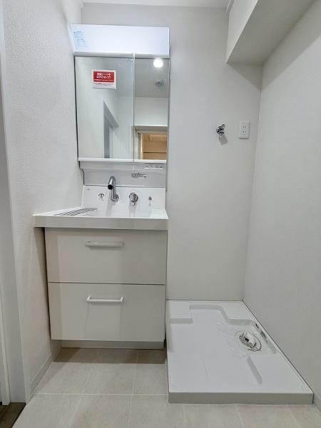 ���ʑ�E���ʏ� �@�\�I�ł���Ȃ���V���v���ȃX�^�C���̐��ʉ��ϑ�� 