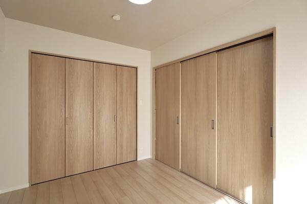 ���r���O -