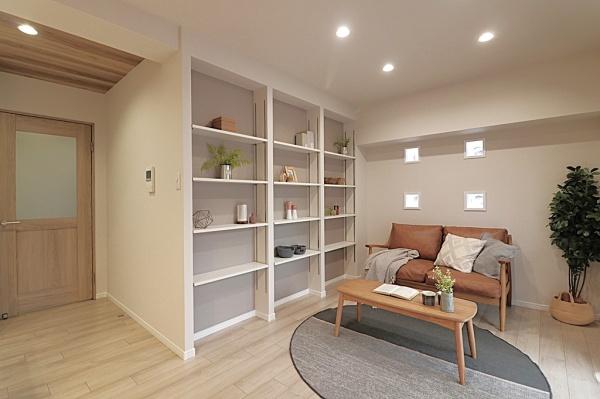 ���r���O -