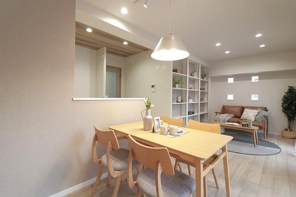 ���r���O -