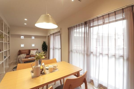 ���r���O -