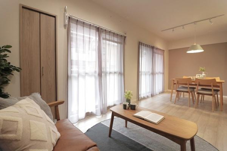 ���r���O -