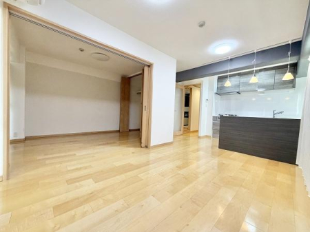 ���r���O -