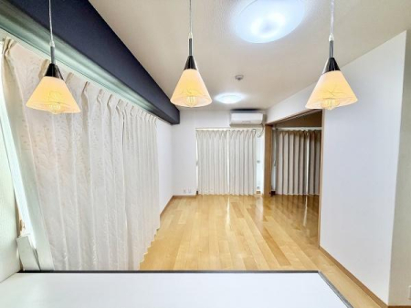 ���r���O -