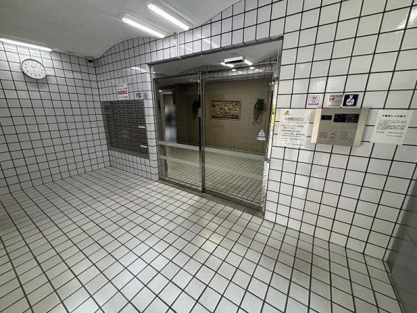 ���r�[ �������ɂ��ӂꂽ�G���g�����X���r�[�ł���