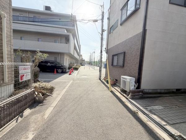 �O�ʓ��H�܂ތ��n�ʐ^ -