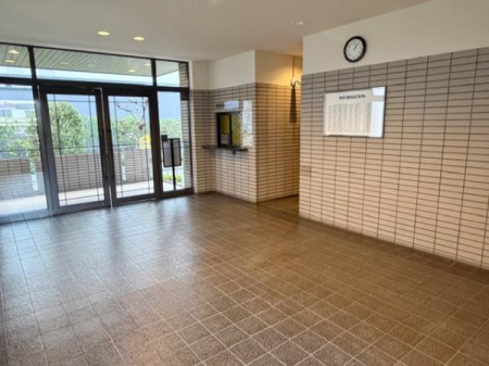 ���r�[ �������ɂ��ӂꂽ�G���g�����X���r�[�ł���