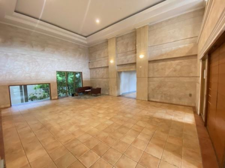 ���r�[ �������ɂ��ӂꂽ�G���g�����X���r�[�ł���