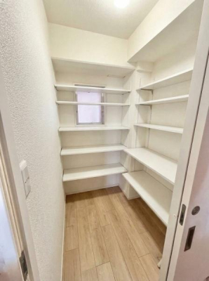 ���[ �E�I�[�N�C���N���[�[�b�g��e�ʂŗm���ȊO�̂��ו��Ȃǎ��v���Ă������̐����X�y�[�X�͂�������ƕЕt���܂��ˁB