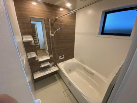 ���� ����̔��������o�X���[���I�������芷�C���ł��܂��B