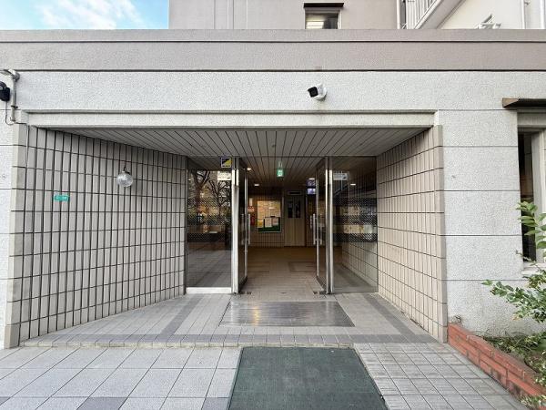 �G���g�����X �Ǘ��l���ΊǗ��A�ԁX�ɍʂ�ꂽ�G���g�����X�Ƃ�����Ǝ���ꂳ��Ă��܂��B