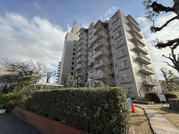 ���̑����n �k��10�������ɃR���r�j�G���X�X�g�A�A�X�[�p�[�A�X�֋ǁA�N���j�b�N�A�h���b�O�X�g�A�Ȃǂ̐����{�݂��͂��߁A�����̈��H�X�A�����̐f�ÉȂƋ~�}�O���A���@�ݔ��̂���a�@���������̗��֐��������Z��