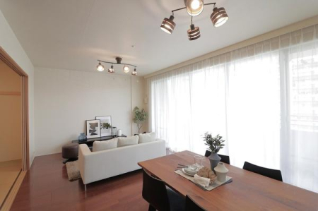 ���r���O -