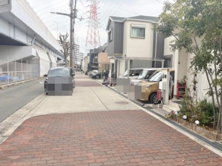 �O�ʓ��H�܂ތ��n�ʐ^ �����t�ł��B