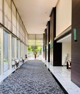 ���r�[ �������ɂ��ӂꂽ�G���g�����X���r�[�ł���