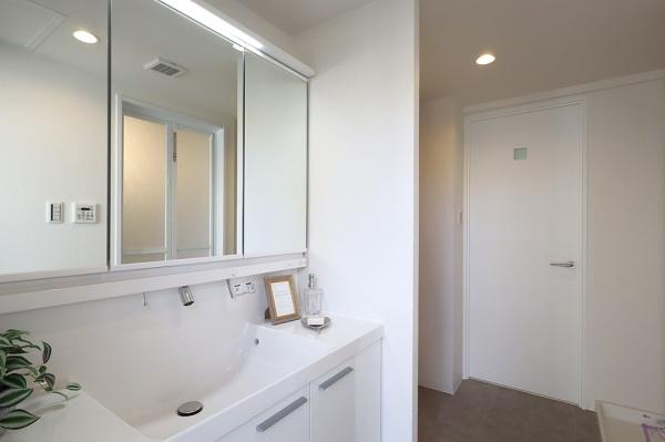 ���ʑ�E���ʏ� �V���v���ȃX�^�C���̐��ʑ�B 