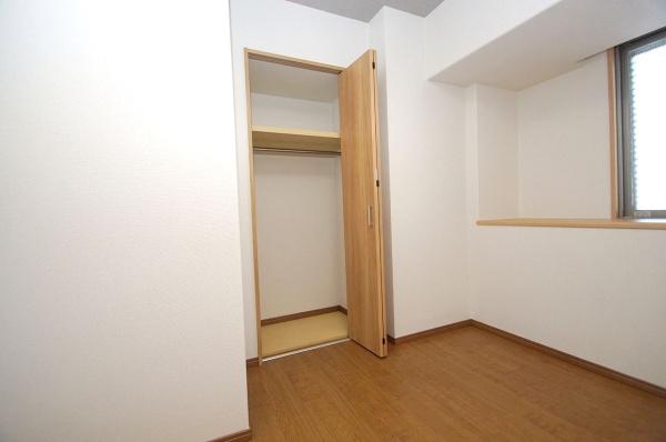 ���[ �N���[�[�b�g�͎��[�͂�����A�Ƌ���������ɒu���Ȃ��Ă��Еt�����o���A���������L���g���܂��ˁB