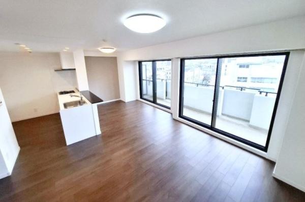 ���r���O -