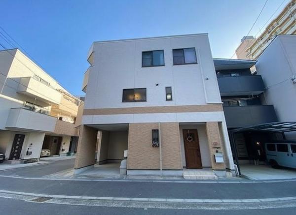 �O�ʓ��H�܂ތ��n�ʐ^ ��������H�̊p�n�ł��B